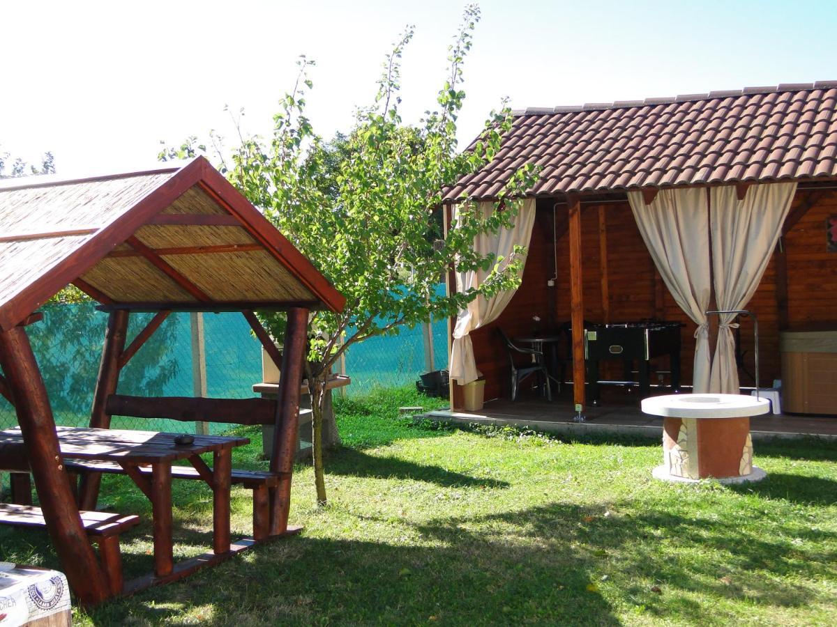 Vadrozsa Vendeghaz-Apartman Demjén Zewnętrze zdjęcie
